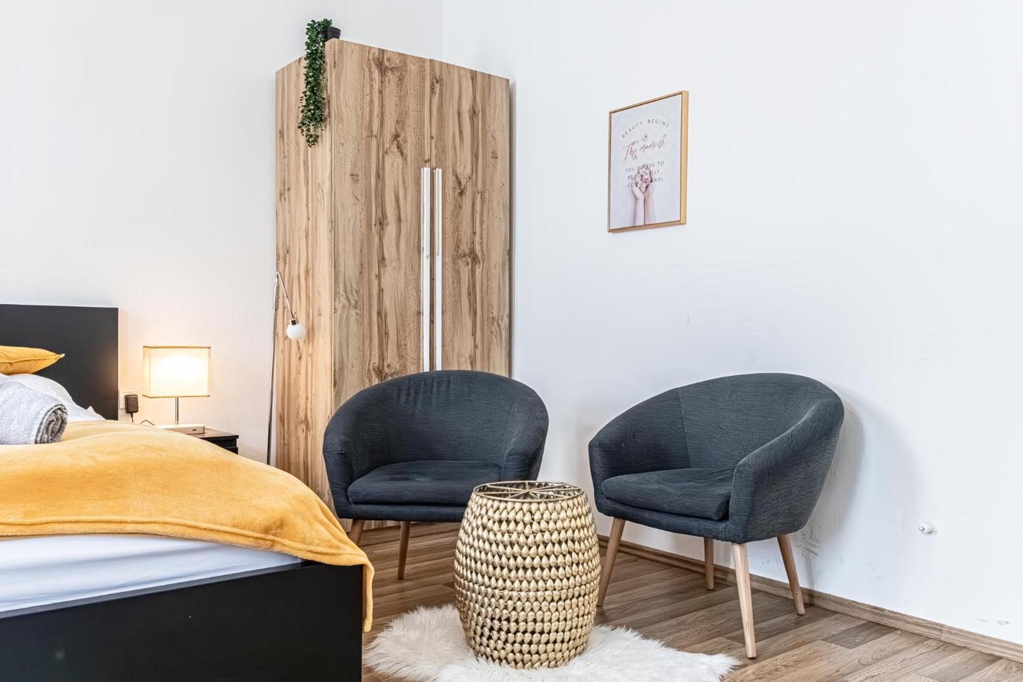 Explore Vienna: 1Br Retreat Near Westbahnhof Eksteriør billede