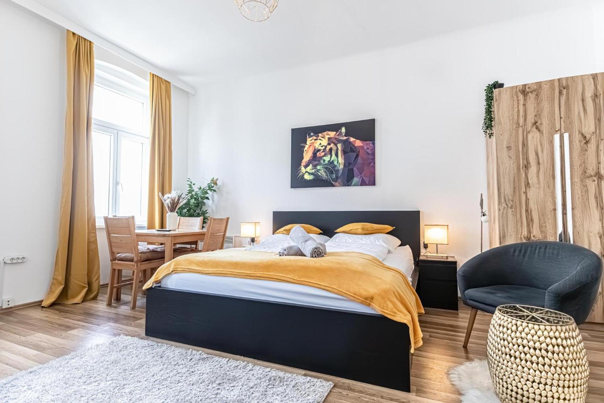 Explore Vienna: 1Br Retreat Near Westbahnhof Eksteriør billede