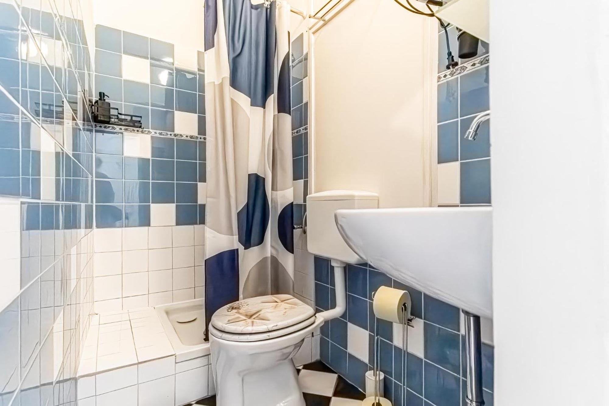 Explore Vienna: 1Br Retreat Near Westbahnhof Eksteriør billede